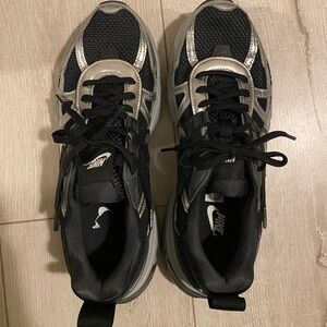 Nike v2k black and silver